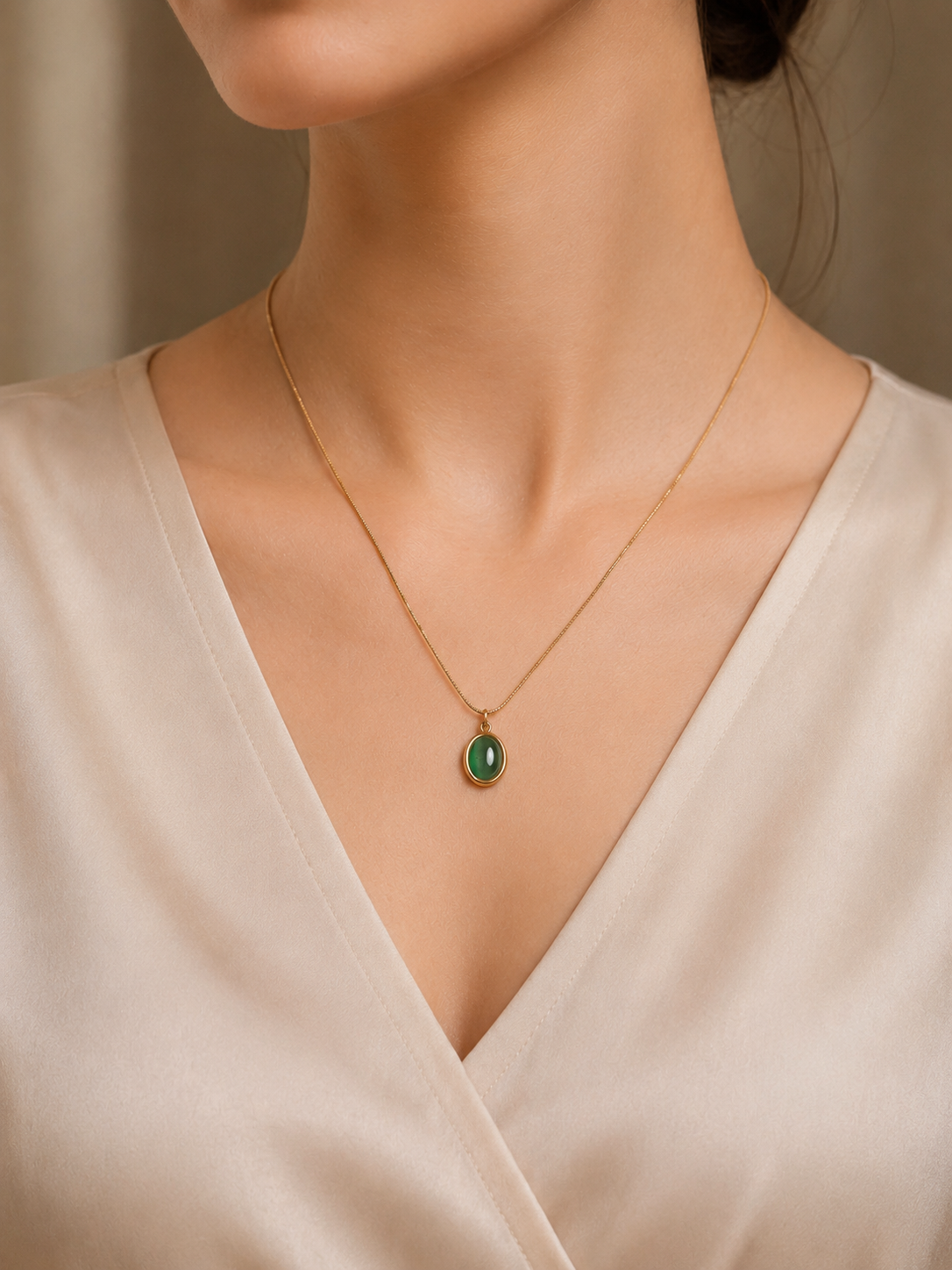 Elegant Green Oval Pendant Necklace