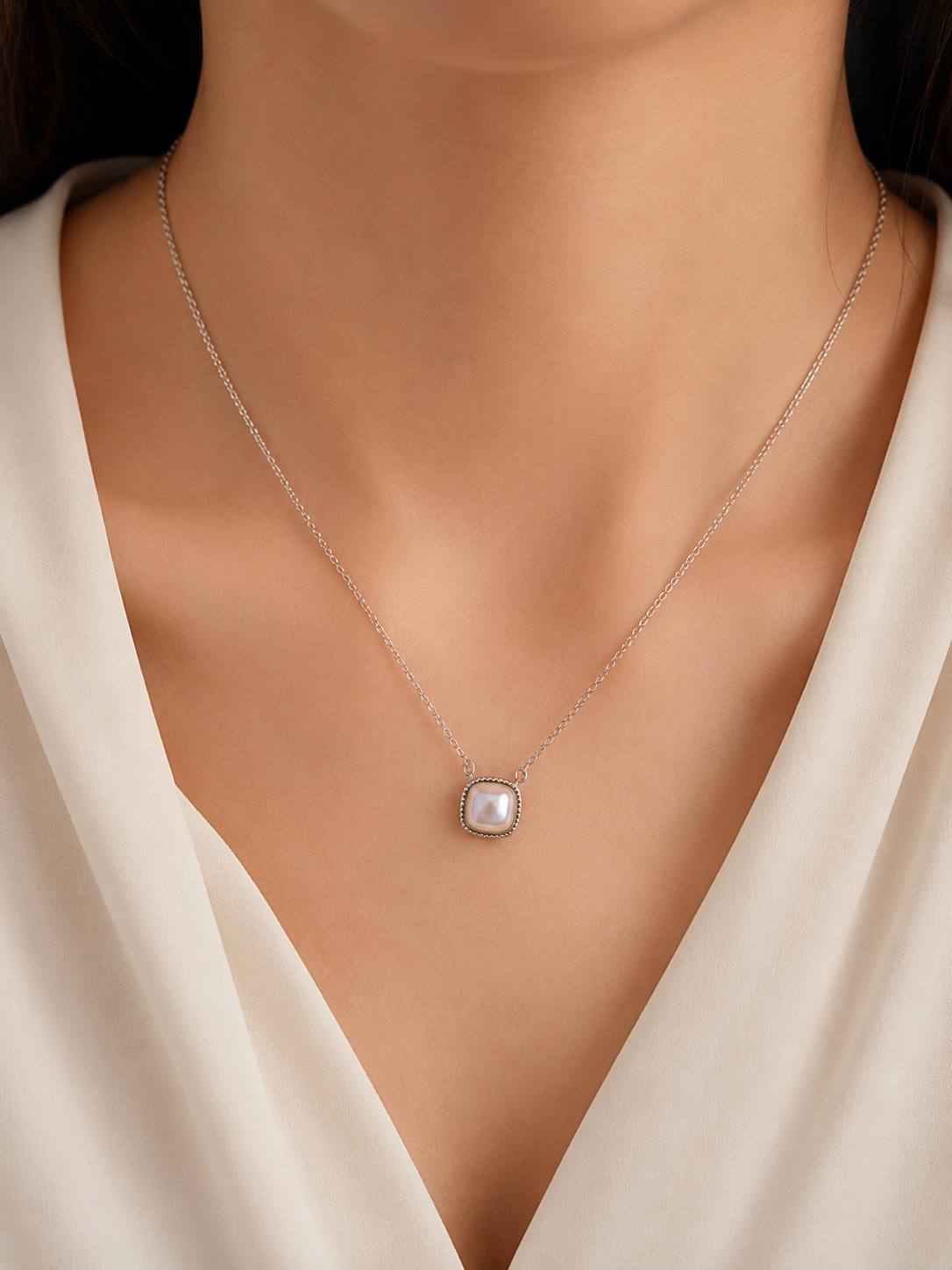 Pearl Glow Square Pendant Necklace details