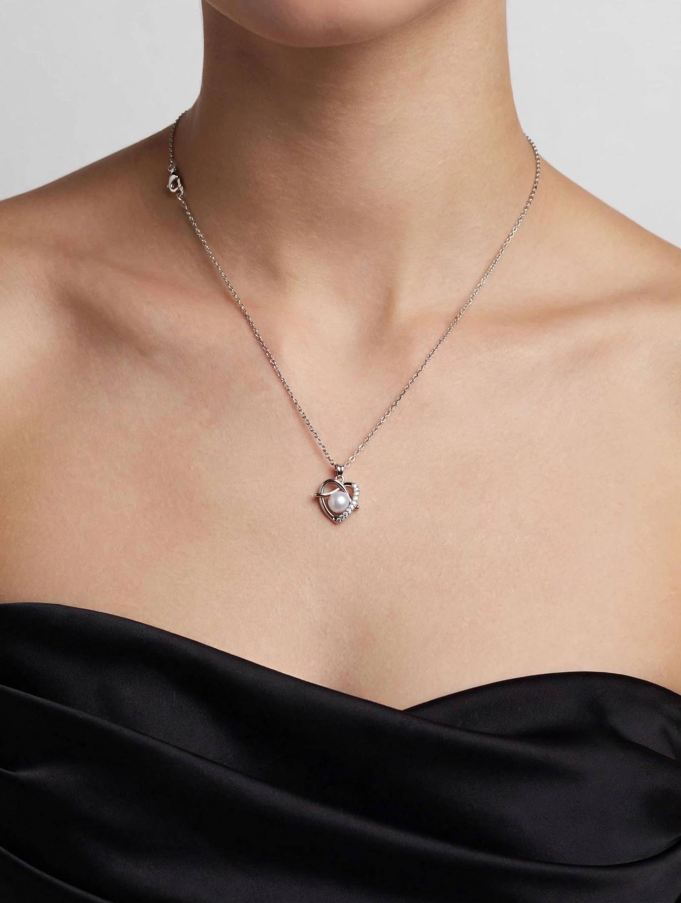 Celestial Heart Pearl Pendant Necklace details